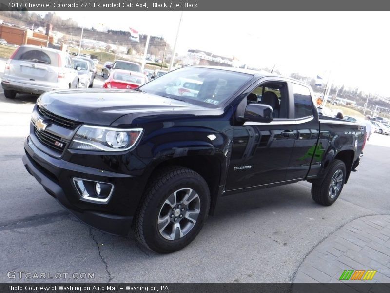 Front 3/4 View of 2017 Colorado Z71 Extended Cab 4x4