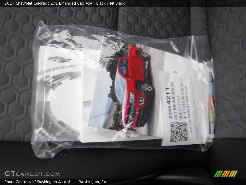 Black / Jet Black 2017 Chevrolet Colorado Z71 Extended Cab 4x4