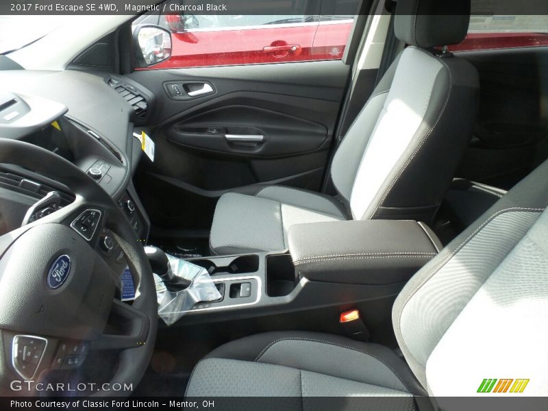 Magnetic / Charcoal Black 2017 Ford Escape SE 4WD