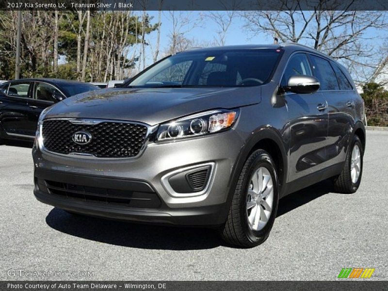 Front 3/4 View of 2017 Sorento LX