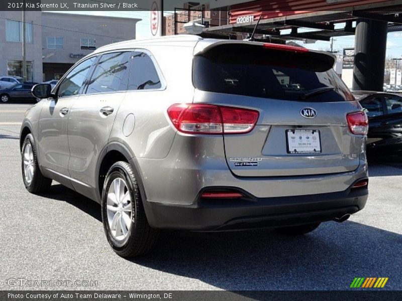 Titanium Silver / Black 2017 Kia Sorento LX