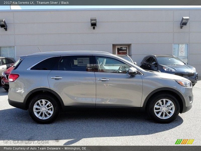 Titanium Silver / Black 2017 Kia Sorento LX