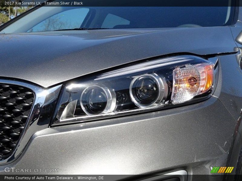 Titanium Silver / Black 2017 Kia Sorento LX