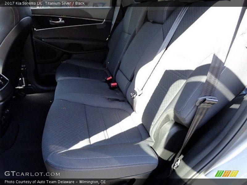 Titanium Silver / Black 2017 Kia Sorento LX