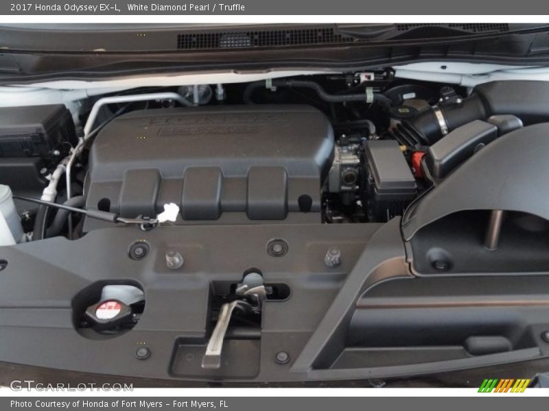 White Diamond Pearl / Truffle 2017 Honda Odyssey EX-L