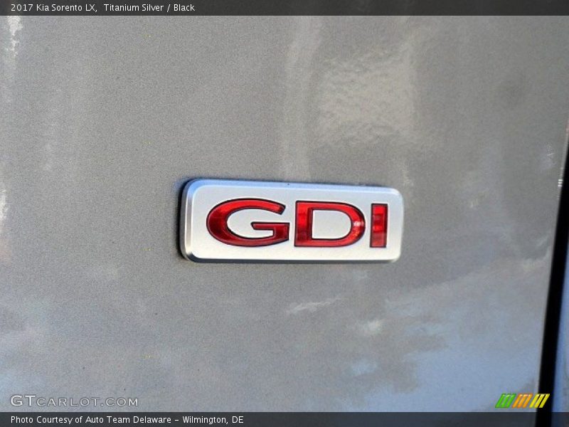 Titanium Silver / Black 2017 Kia Sorento LX