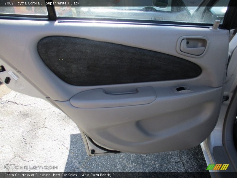 Super White / Black 2002 Toyota Corolla S