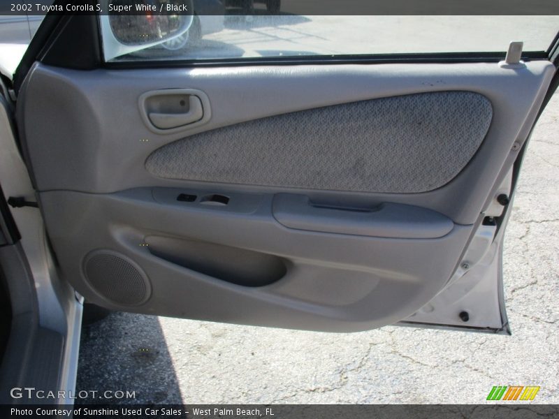 Super White / Black 2002 Toyota Corolla S
