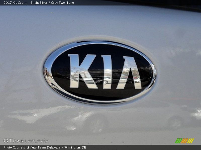 Bright Silver / Gray Two-Tone 2017 Kia Soul +