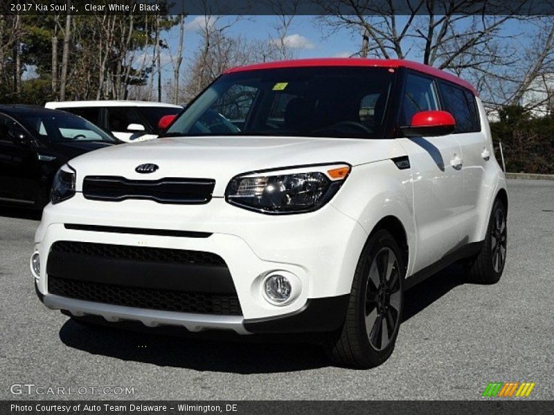 Front 3/4 View of 2017 Soul +