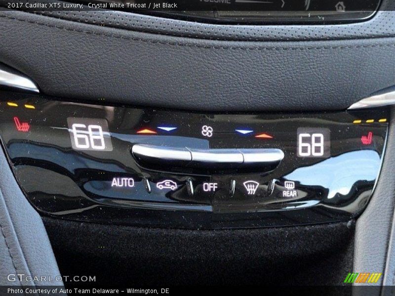 Crystal White Tricoat / Jet Black 2017 Cadillac XT5 Luxury
