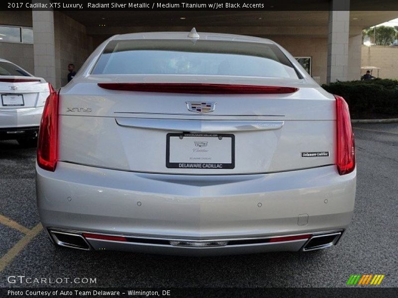 Radiant Silver Metallic / Medium Titanium w/Jet Black Accents 2017 Cadillac XTS Luxury