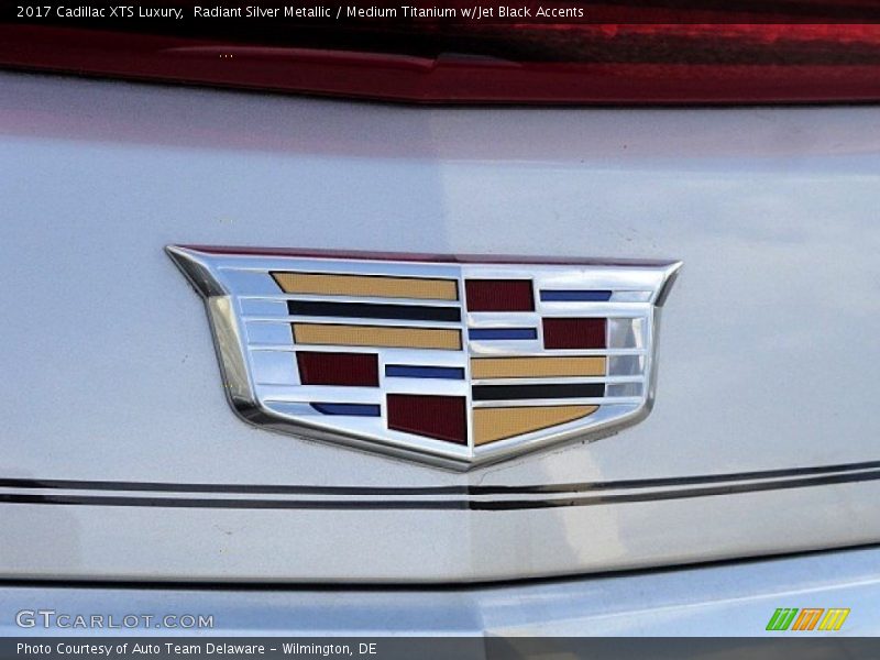 Radiant Silver Metallic / Medium Titanium w/Jet Black Accents 2017 Cadillac XTS Luxury