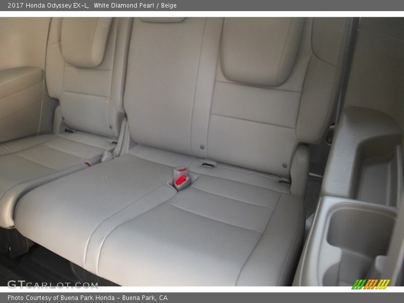 White Diamond Pearl / Beige 2017 Honda Odyssey EX-L