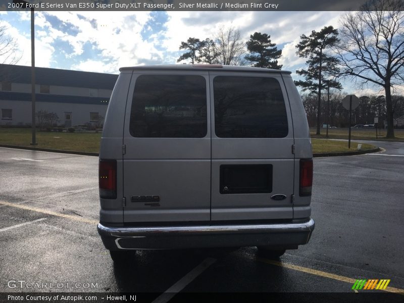 Silver Metallic / Medium Flint Grey 2007 Ford E Series Van E350 Super Duty XLT Passenger