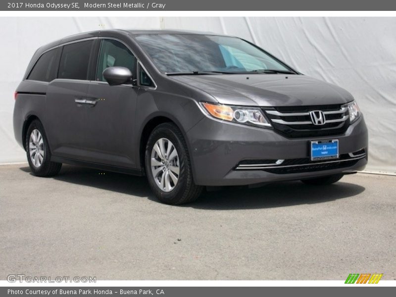 Modern Steel Metallic / Gray 2017 Honda Odyssey SE