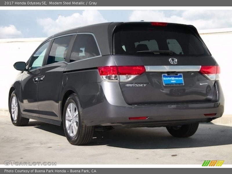 Modern Steel Metallic / Gray 2017 Honda Odyssey SE