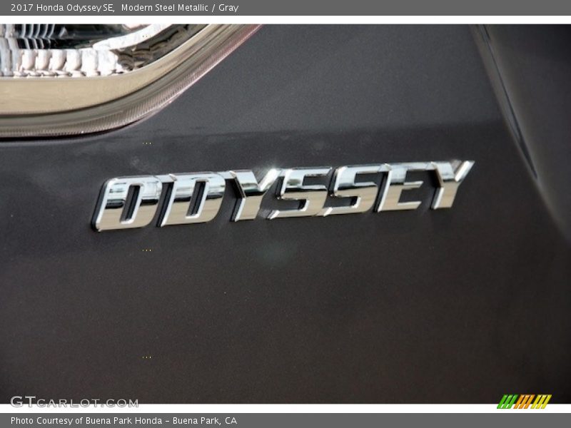 Modern Steel Metallic / Gray 2017 Honda Odyssey SE