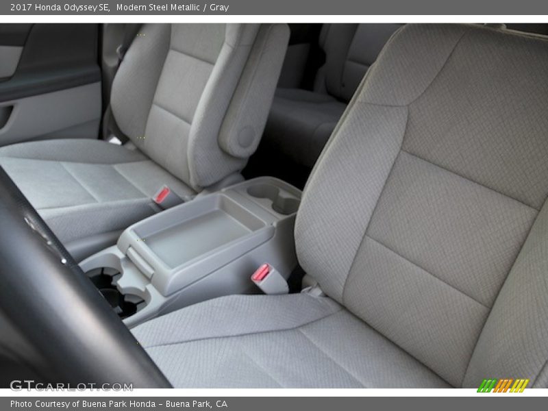 Modern Steel Metallic / Gray 2017 Honda Odyssey SE