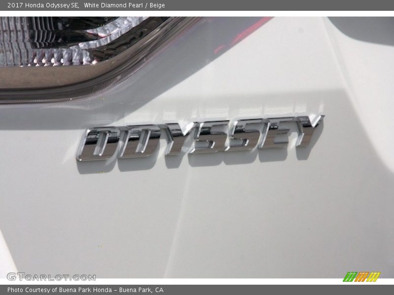 White Diamond Pearl / Beige 2017 Honda Odyssey SE