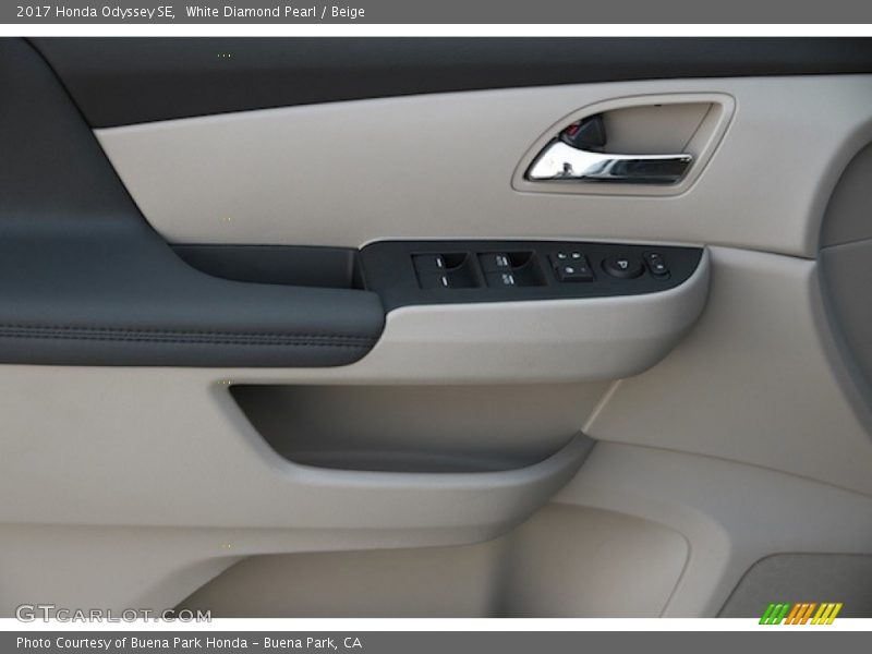 White Diamond Pearl / Beige 2017 Honda Odyssey SE
