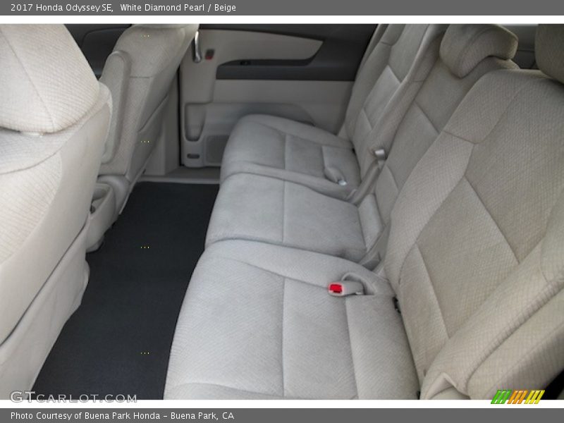 White Diamond Pearl / Beige 2017 Honda Odyssey SE