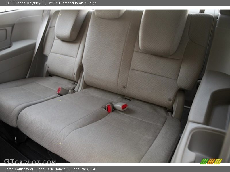 White Diamond Pearl / Beige 2017 Honda Odyssey SE