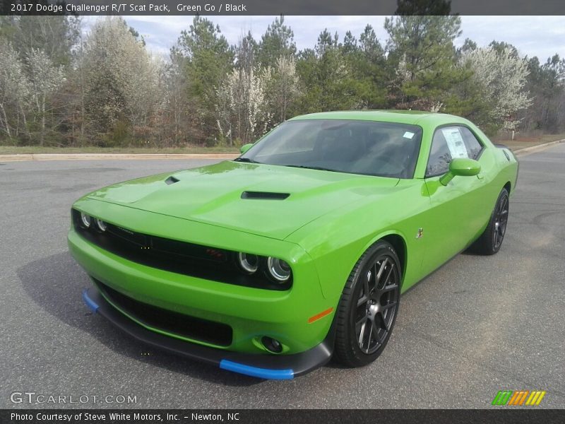 Front 3/4 View of 2017 Challenger R/T Scat Pack