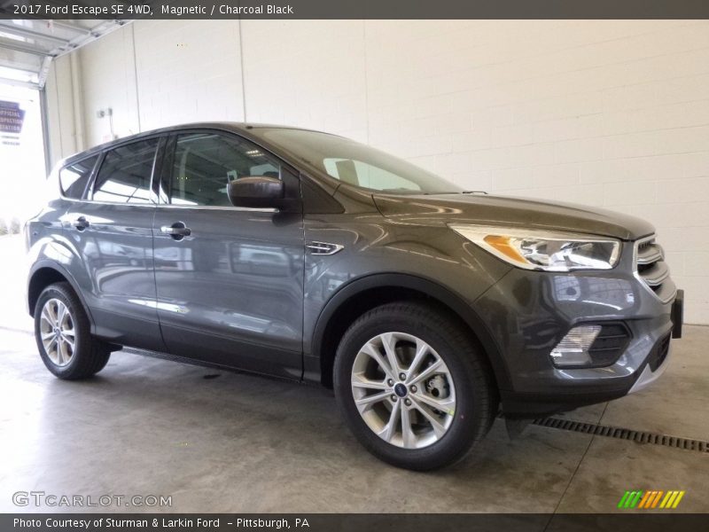 Magnetic / Charcoal Black 2017 Ford Escape SE 4WD