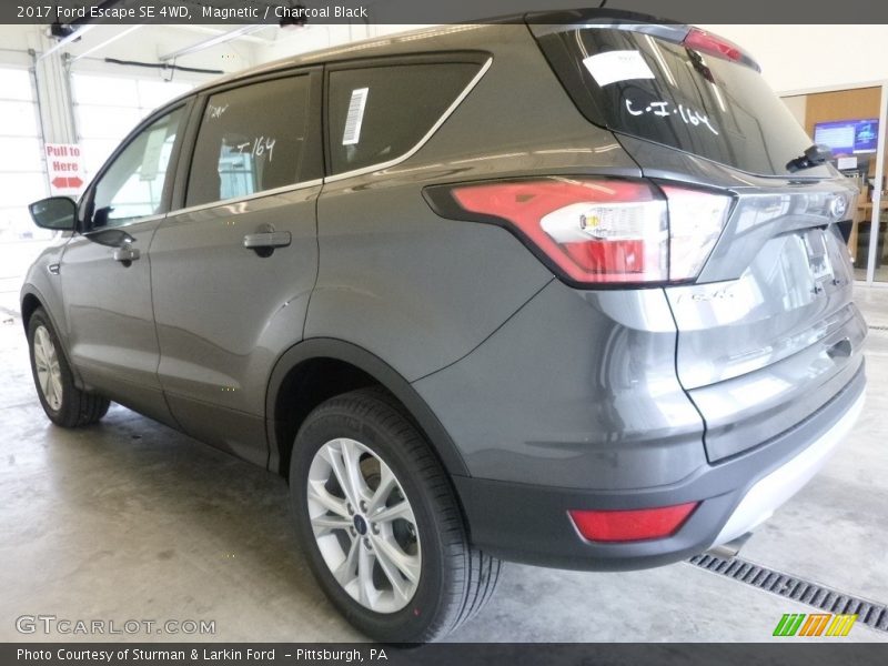 Magnetic / Charcoal Black 2017 Ford Escape SE 4WD