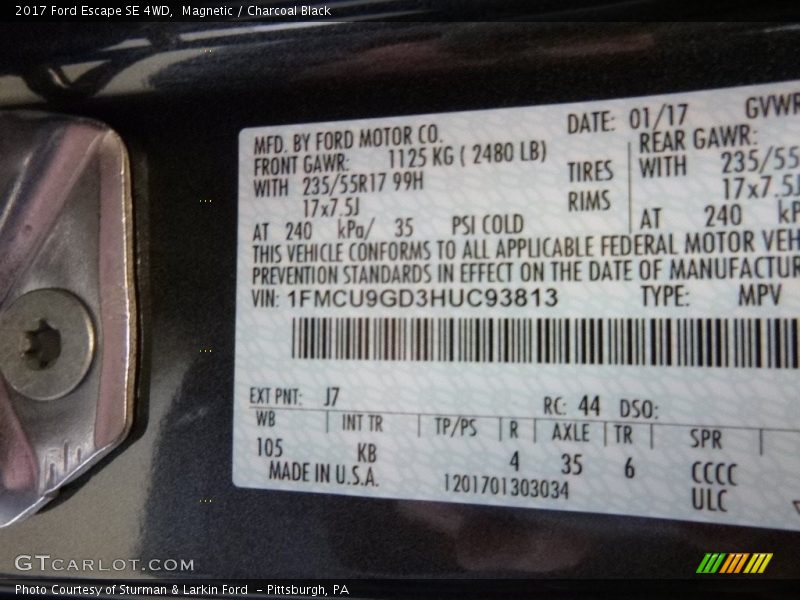 Magnetic / Charcoal Black 2017 Ford Escape SE 4WD