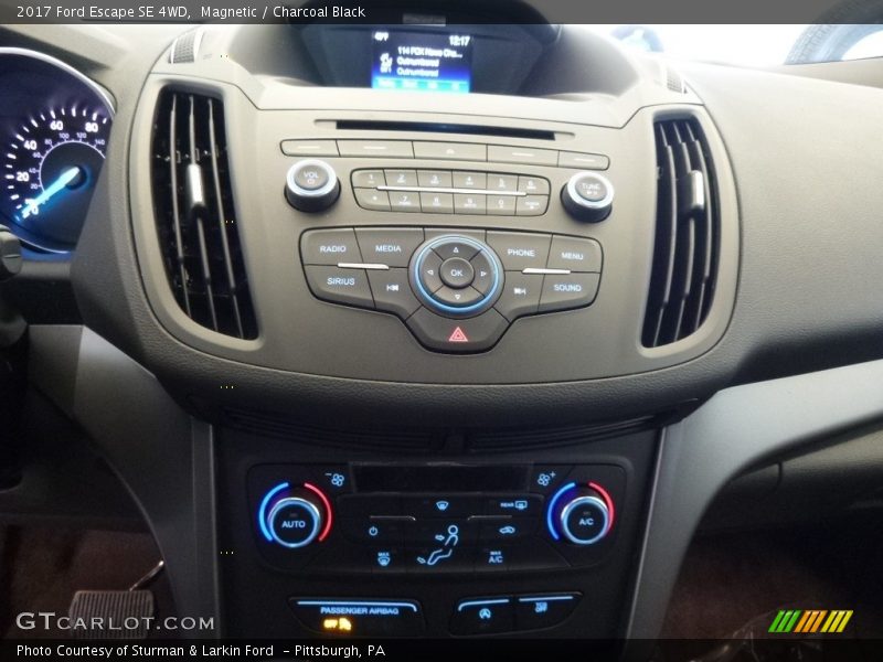Magnetic / Charcoal Black 2017 Ford Escape SE 4WD