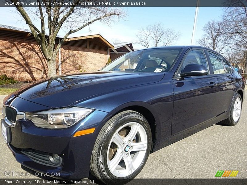 Front 3/4 View of 2014 3 Series 320i xDrive Sedan
