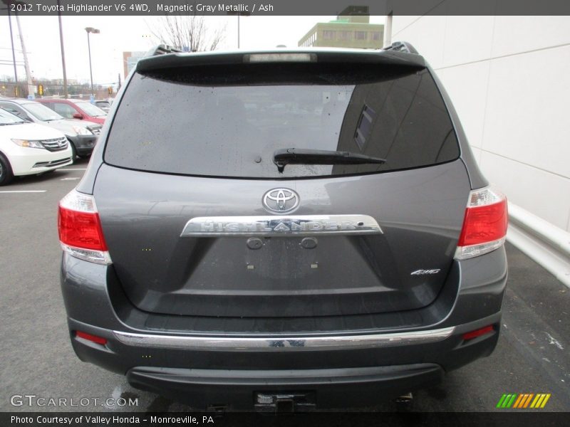Magnetic Gray Metallic / Ash 2012 Toyota Highlander V6 4WD