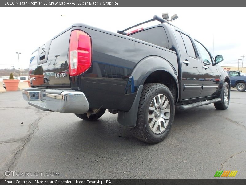 Super Black / Graphite 2010 Nissan Frontier LE Crew Cab 4x4