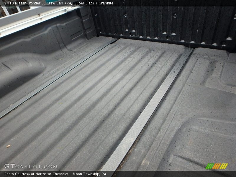 Super Black / Graphite 2010 Nissan Frontier LE Crew Cab 4x4