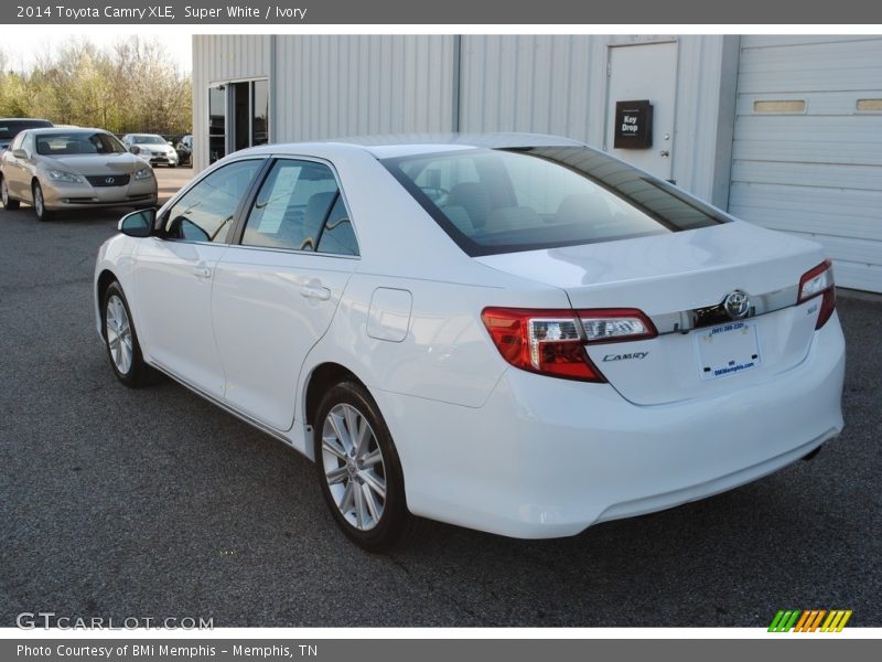 Super White / Ivory 2014 Toyota Camry XLE