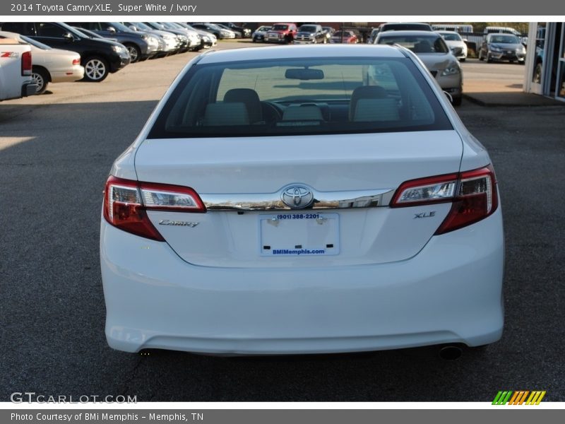 Super White / Ivory 2014 Toyota Camry XLE