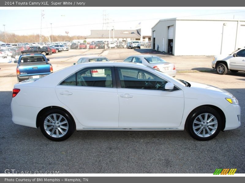 Super White / Ivory 2014 Toyota Camry XLE