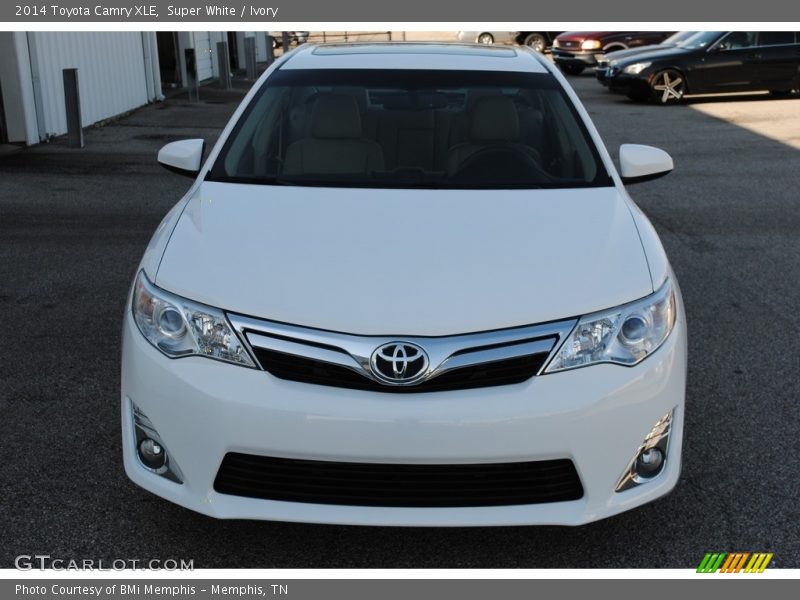 Super White / Ivory 2014 Toyota Camry XLE