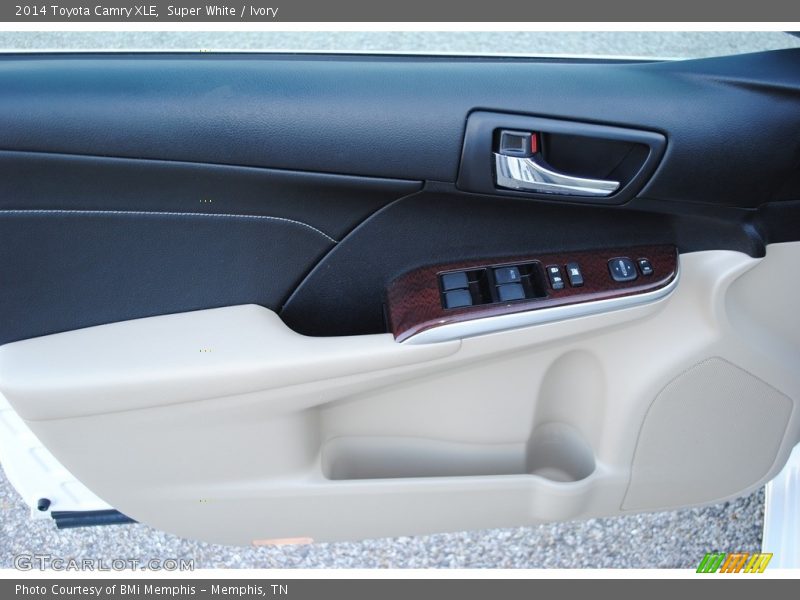 Super White / Ivory 2014 Toyota Camry XLE