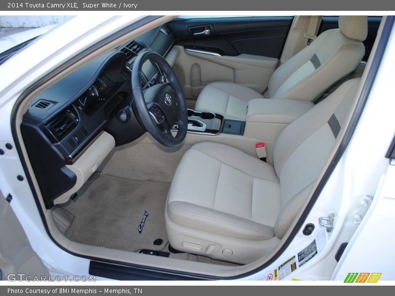 Super White / Ivory 2014 Toyota Camry XLE