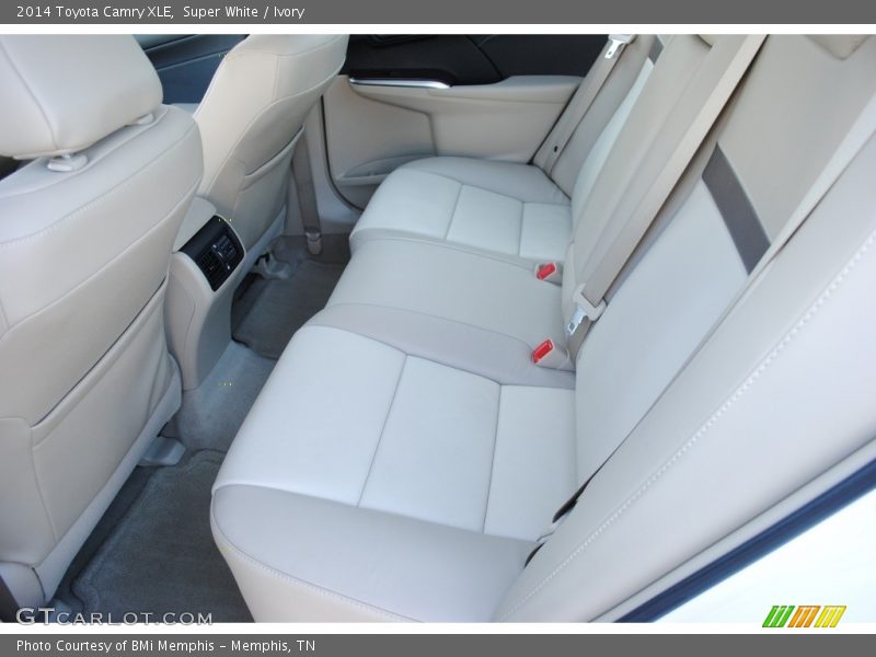Super White / Ivory 2014 Toyota Camry XLE