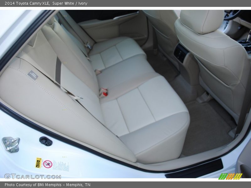 Super White / Ivory 2014 Toyota Camry XLE