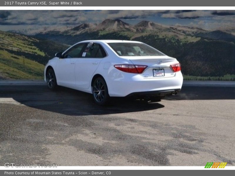 Super White / Black 2017 Toyota Camry XSE