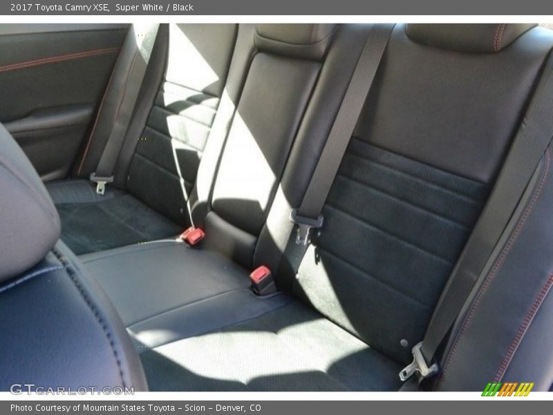 Super White / Black 2017 Toyota Camry XSE