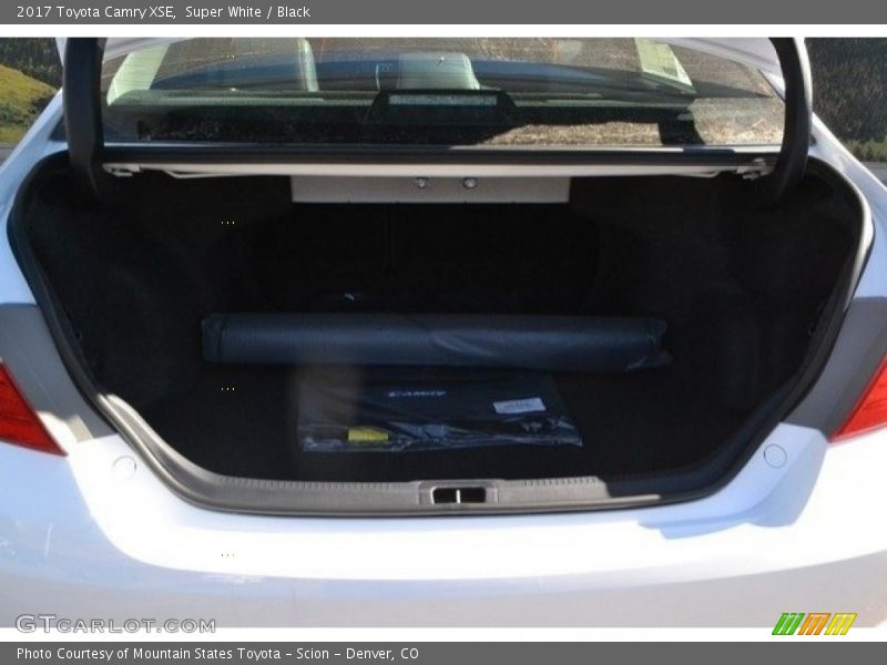 Super White / Black 2017 Toyota Camry XSE