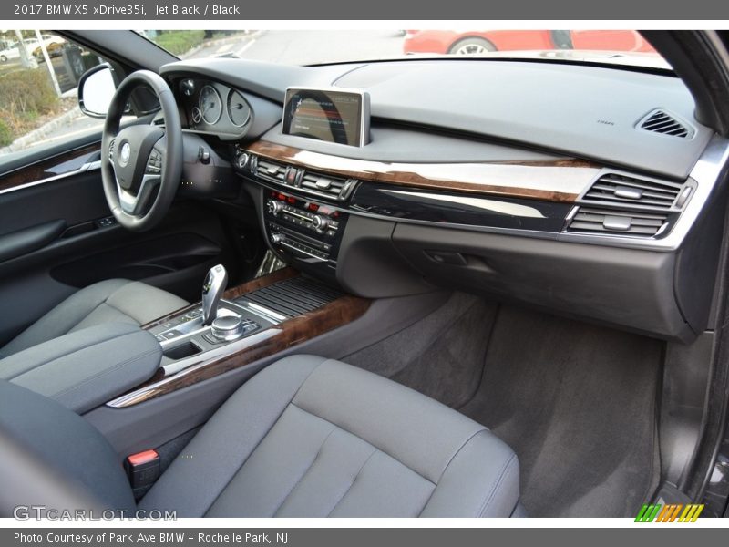 Dashboard of 2017 X5 xDrive35i