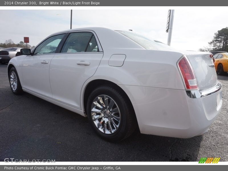 Bright White / Black/Light Frost Beige 2014 Chrysler 300