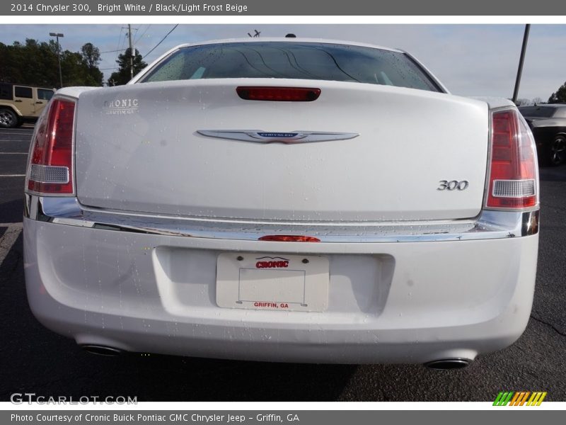 Bright White / Black/Light Frost Beige 2014 Chrysler 300